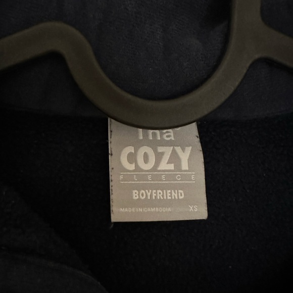 Aritzia TNA cozy fleece boyfriend polo sweatshirt - Picture 3 of 3